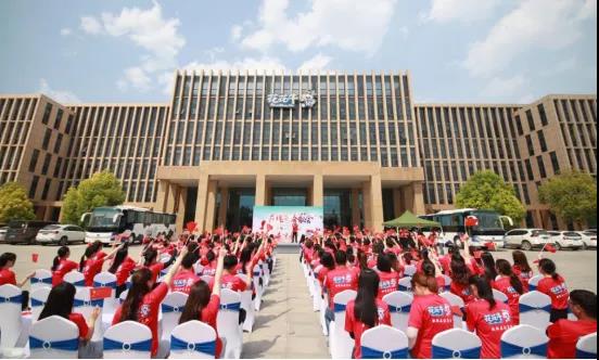 做白色的牛奶，創紅色的企業，花花牛乳業集團青春歌會慶祝建黨100周年