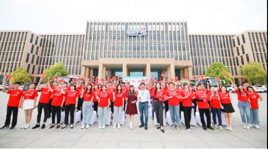 做白色的牛奶，創紅色的企業，花花牛乳業集團青春歌會慶祝建黨100周年