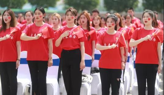 做白色的牛奶，創紅色的企業，花花牛乳業集團青春歌會慶祝建黨100周年