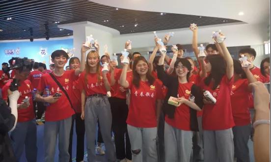 做白色的牛奶，創紅色的企業，花花牛乳業集團青春歌會慶祝建黨100周年