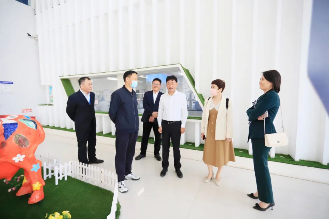 花花牛| 省農(nóng)投集團(tuán)董事長(zhǎng)李曉寰一行蒞臨花花牛調(diào)研指導(dǎo)工作 花花牛| 省農(nóng)投集團(tuán)董事長(zhǎng)李曉寰一行蒞臨花花牛調(diào)研指導(dǎo)工作