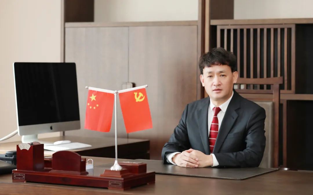 雙雙獲獎 喜事連連｜ 花花牛乳業集團榮獲“河南省知名品牌”獎，董事長關曉彥榮膺“2022年度品牌人物”