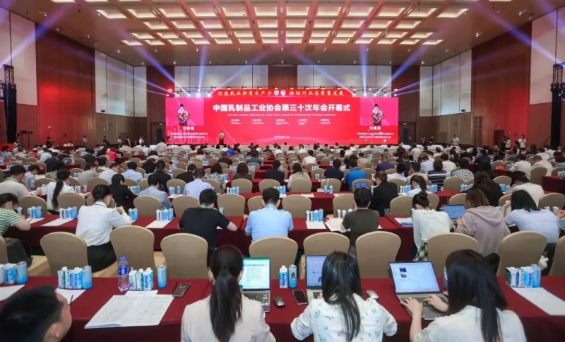 花花牛乳業集團黨委書記、董事長唐洪峰一行參加中國乳制品工業協會第三十次年會暨2024中國（國